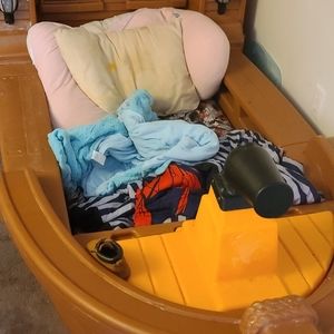 Little kids boat bed